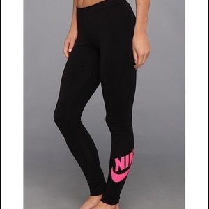 🖤 BLACK NIKE LEGGINGS WITH PINK NIKE LOGO 🖤